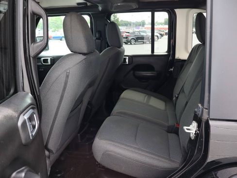 Used 2024 Jeep Wrangler Unlimited w/ Convenience Group AWD/4WD image 5