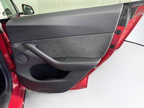 Used 2024 Tesla Model Y Long Range AWD/4WD image 29