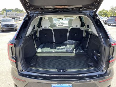 New 2025 Volvo EX90 Plus w/ Protection Package Premier image 27