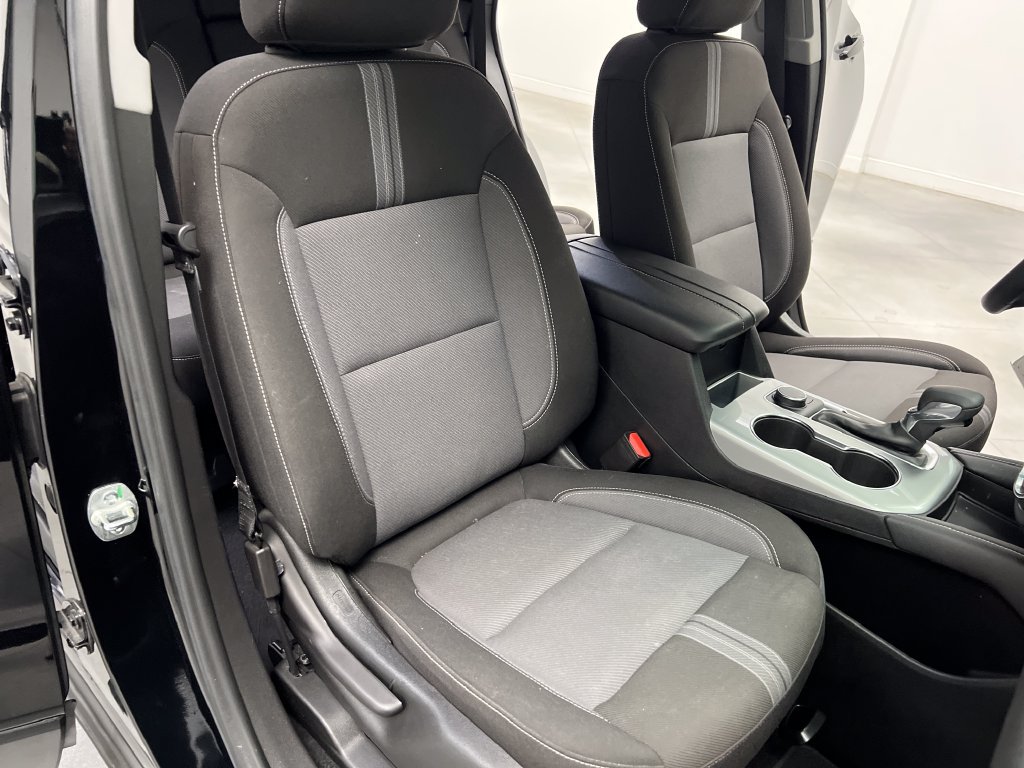 Used 2025 Chevrolet Blazer LT FWD image 28
