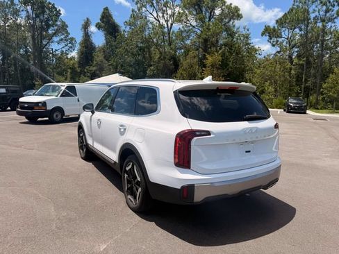 Used 2025 Kia Telluride S FWD image 17