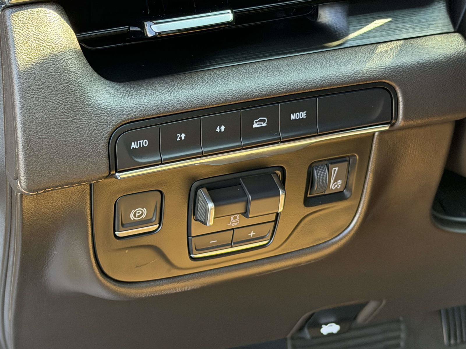 Used 2023 Cadillac Escalade Sport AWD/4WD image 19