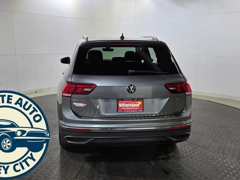 Used 2022 Volkswagen Tiguan SE w/ Panoramic Sunroof Package AWD/4WD image 6