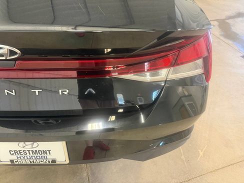 Used 2022 Hyundai Elantra SE FWD image 21
