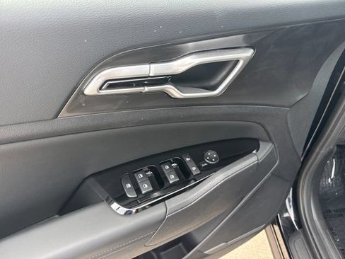 Used 2025 Kia Sportage EX FWD image 11
