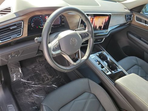 Used 2025 Volkswagen Atlas SE FWD image 21