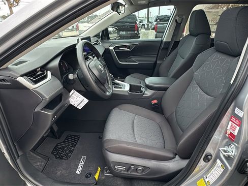 New 2025 Toyota RAV4 XLE image 18