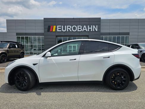 Used 2023 Tesla Model Y Long Range AWD/4WD image 2