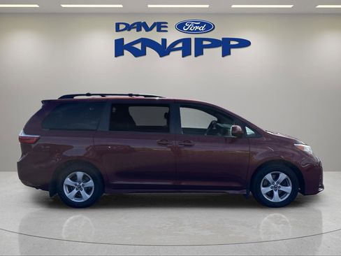 Used 2019 Toyota Sienna LE w/ Outdoor Package image 9