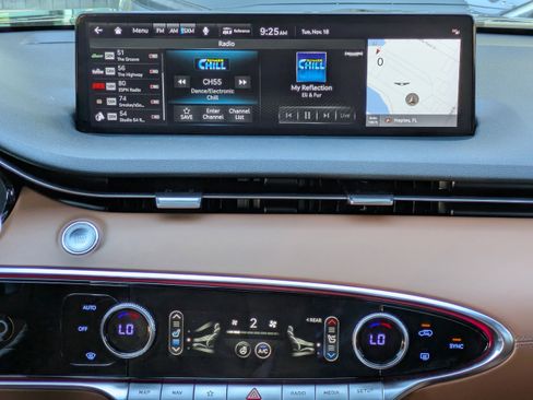 Certified 2022 Genesis GV70 2.5T w/ Advanced Package image 14