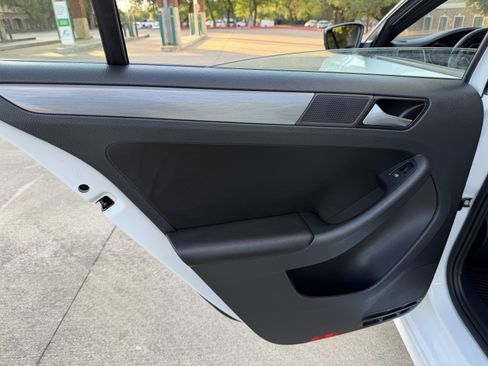 Used 2016 Volkswagen Jetta Sport w/ Lighting Package image 15