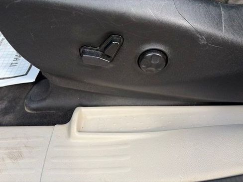 Used 2017 Chrysler Pacifica Touring-L FWD image 12