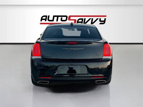 Used 2023 Chrysler 300 Touring w/ Sport Appearance Package image 6