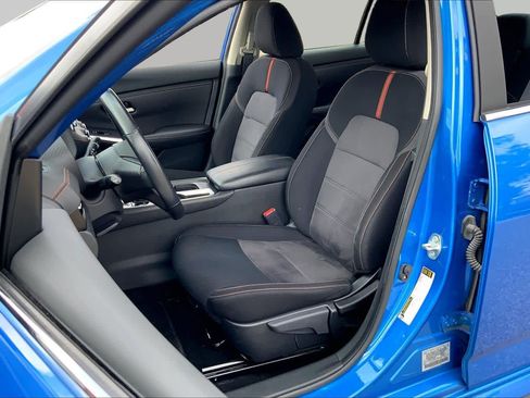 Used 2023 Nissan Sentra SR w/ Electronics Package FWD image 8