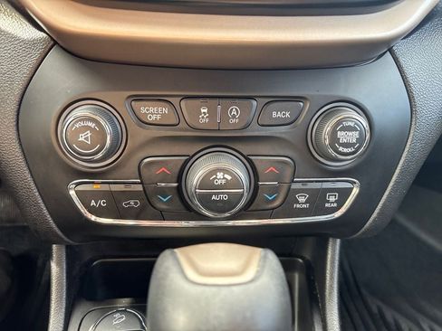 Used 2018 Jeep Cherokee Limited w/ High Altitude Package image 18