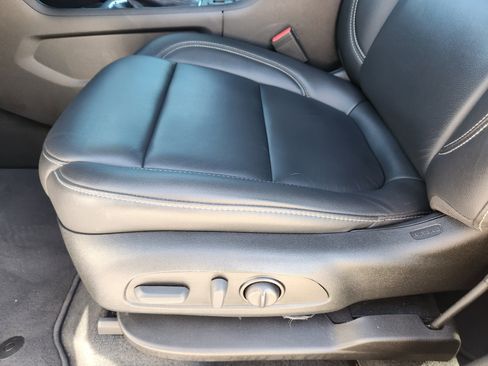 Certified 2023 Chevrolet Traverse LT w/ Rear Camera Mirror Package image 24