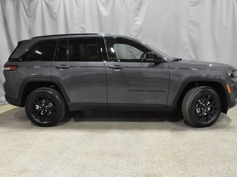 New 2025 Jeep Grand Cherokee Altitude image 3