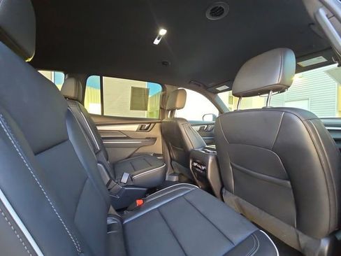 Used 2025 Buick Enclave Preferred image 28