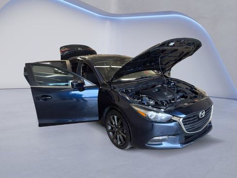 Used 2018 MAZDA MAZDA3 Touring FWD image 9