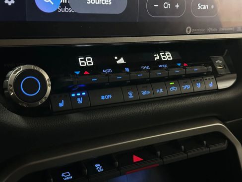 Used 2024 Toyota Tundra Limited image 38