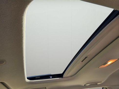 Used 2025 Hyundai Venue SEL FWD image 19