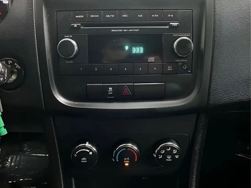 Used 2014 Dodge Avenger SE FWD image 19