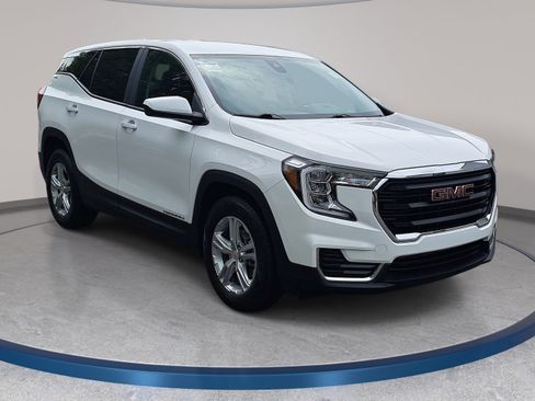 Used 2024 GMC Terrain SLE FWD image 3