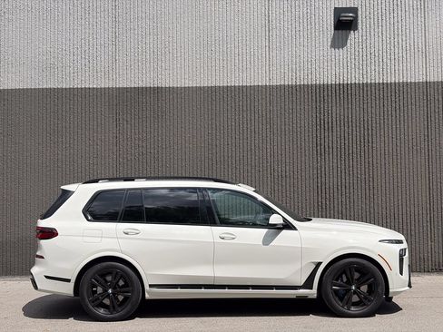 Used 2023 BMW X7 xDrive40i w/ M Sport Package AWD/4WD image 9