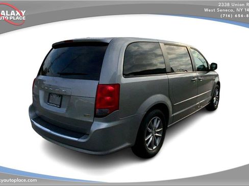 Used 2017 Dodge Grand Caravan SE FWD image 5