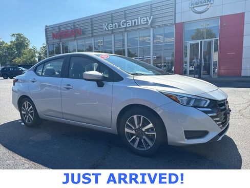 Used 2023 Nissan Versa SV image 1