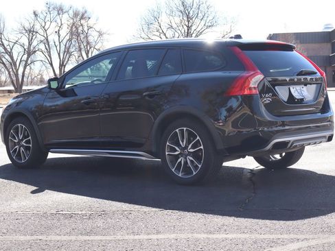 Used 2016 Volvo V60 T5 Cross Country Platinum image 7