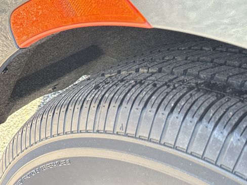 Used 2025 Chrysler Pacifica Select image 10