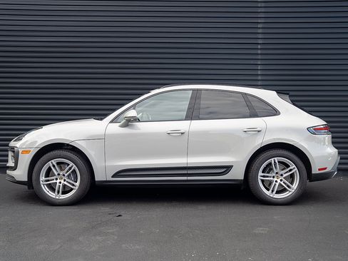 Used 2026 Porsche Macan AWD/4WD image 2