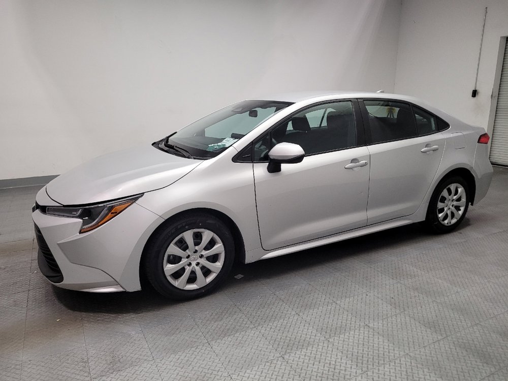 Used 2025 Toyota Corolla LE FWD image 2
