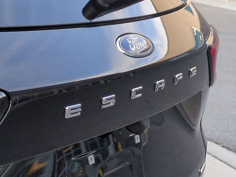 Used 2023 Ford Escape SE image 11