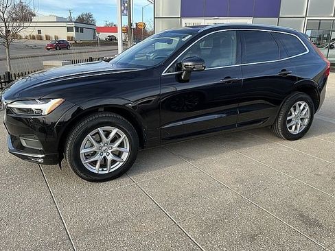 Certified 2021 Volvo XC60 T6 Momentum image 11