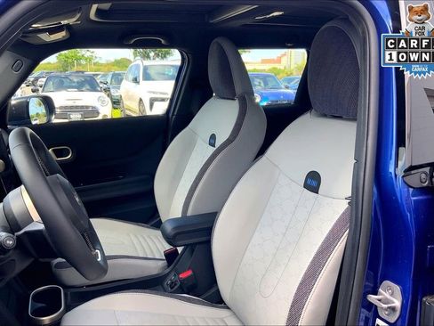 Certified 2025 MINI Cooper 4-Door Hardtop FWD image 23