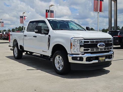 Used 2025 Ford F250 XLT AWD/4WD image 3