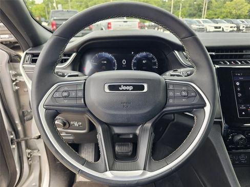 Used 2024 Jeep Grand Cherokee Altitude RWD image 39