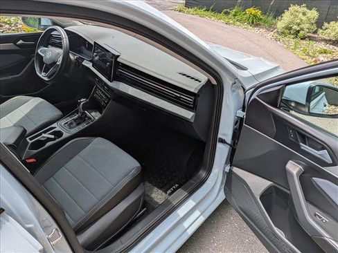 Certified 2025 Volkswagen Jetta SE FWD image 11