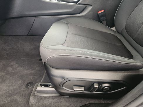 Used 2025 Jeep Grand Cherokee Laredo X image 25