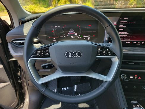 Used 2025 Audi Q5 Premium Plus w/ Premium Plus AWD/4WD image 34