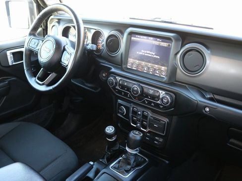 Used 2022 Jeep Gladiator Willys image 17