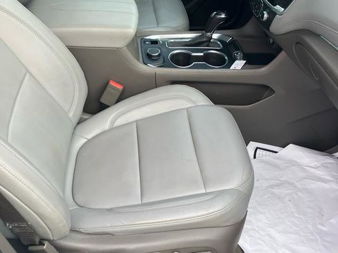 Used 2019 Chevrolet Traverse LT FWD image 14