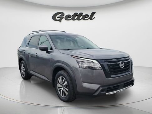 Used 2024 Nissan Pathfinder SL w/ Black Appearance Package FWD image 3