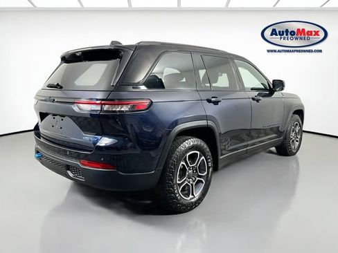 Used 2023 Jeep Grand Cherokee Trailhawk w/ Luxury Tech Group III AWD/4WD image 2