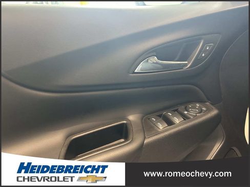 Used 2021 Chevrolet Equinox LT FWD image 11
