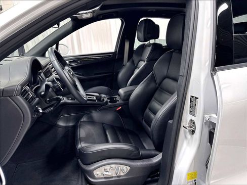Used 2025 Porsche Macan AWD/4WD image 7