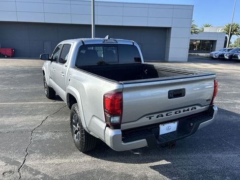 Used 2022 Toyota Tacoma SR5 w/ Technology Package image 11