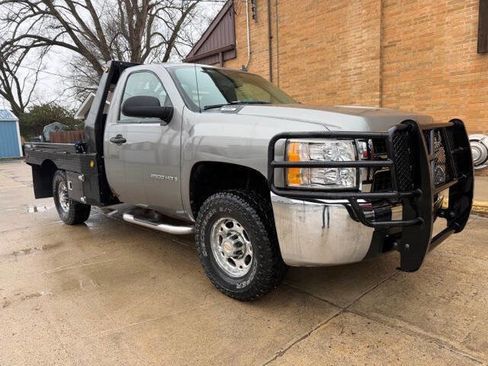Used 2007 Chevrolet Silverado 2500 W/T w/ Snow Plow Prep Package image 2